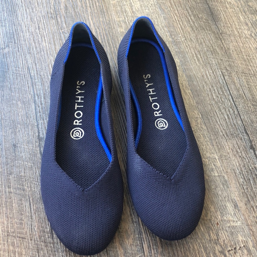 Rothy’s round toe flat in navy
